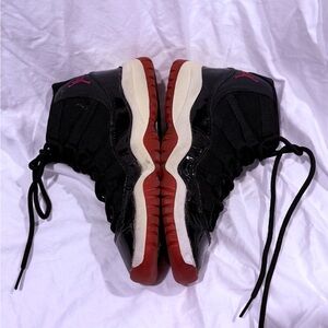 Air Jordan 11 Retro “Bred” 2001 Sneakers | Size 2.5Y | OG Box Included | 🔥🔥🔥